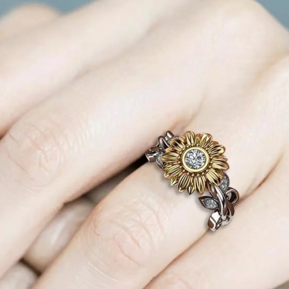 925 Silver Sunflower Ring - Picture 5 of 6
